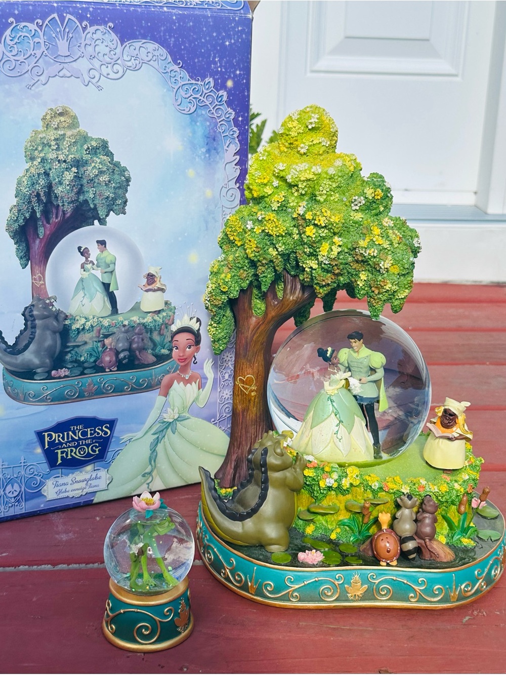 Rare Disney The Princess and the Frog Tiana Green light up Snow Globe with mini